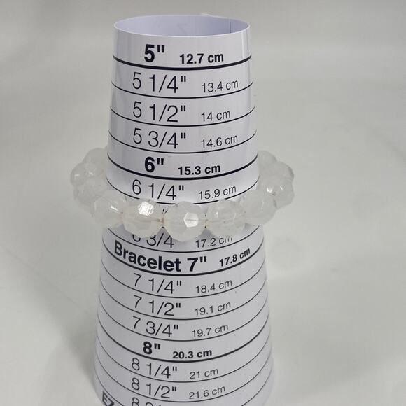 white stretchy beaded acrylic bracelet - Picture 2 of 3